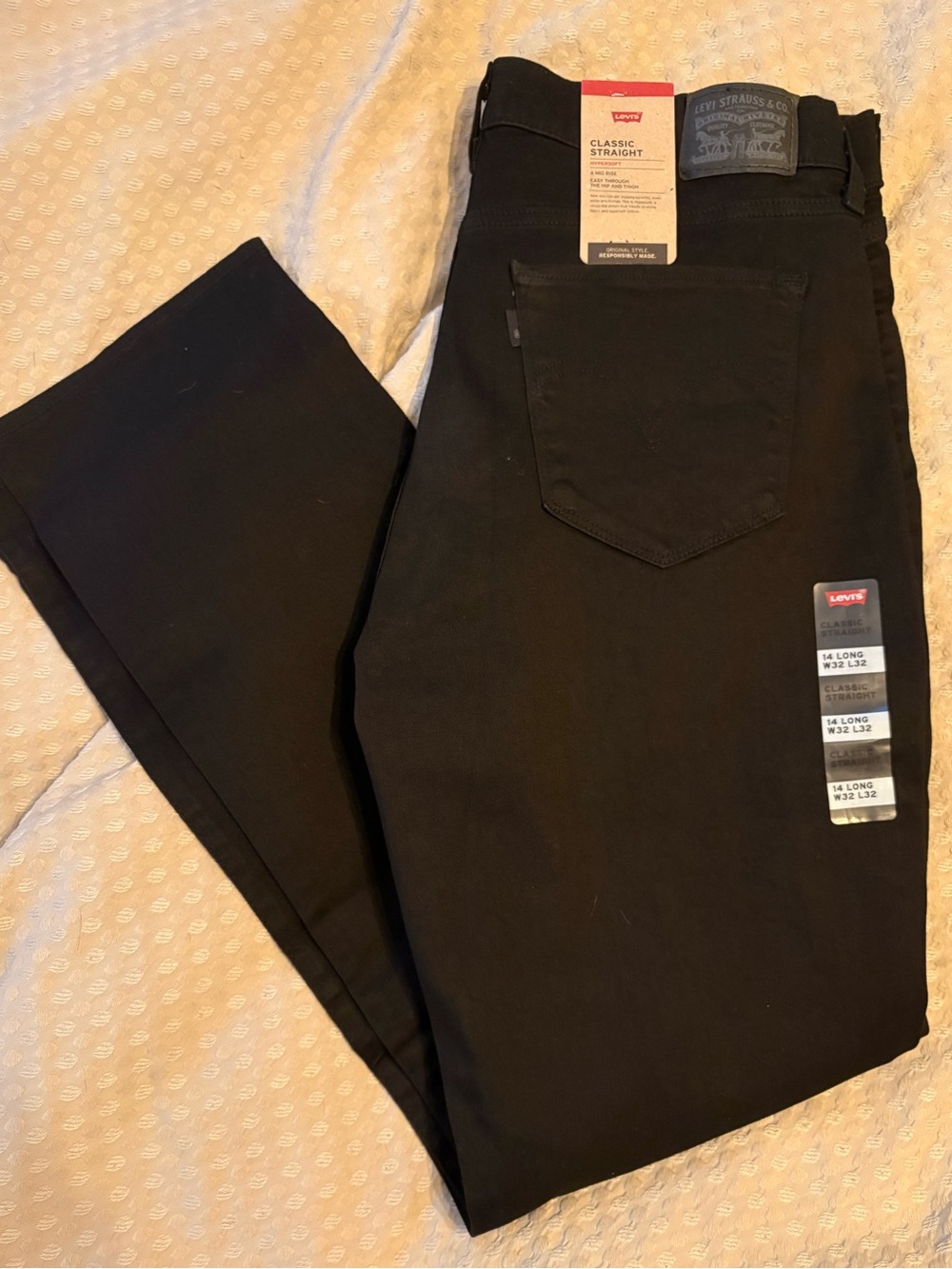NWT Levi's Black Classic Straight Jeans